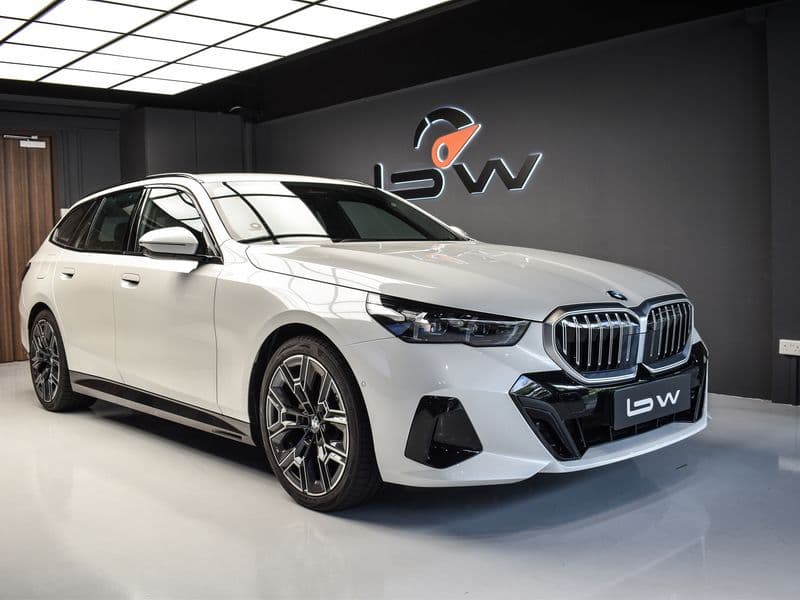 BMW 5 Series 520i Touring Mild Hybrid M-Sport - photo 1
