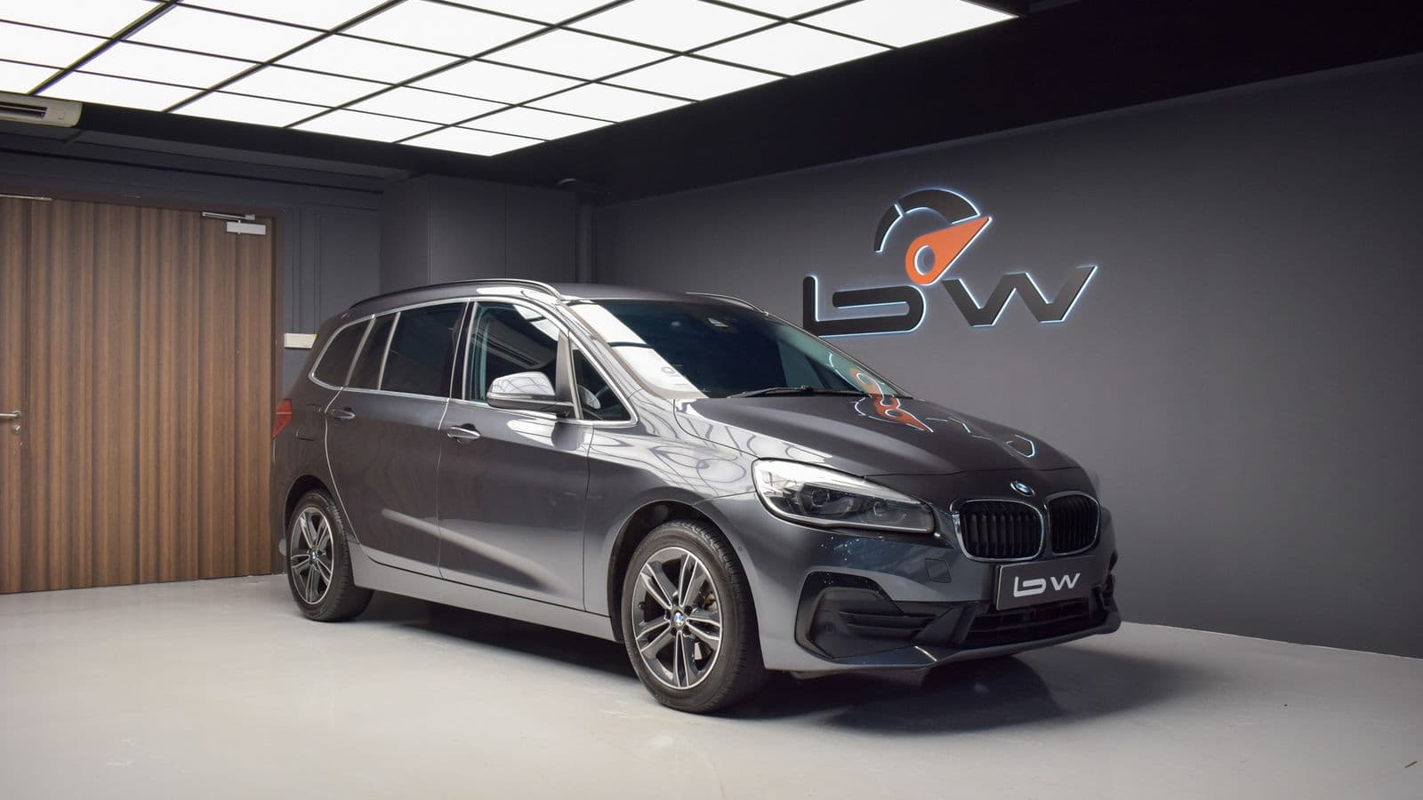 BMW 2 Series photo 1