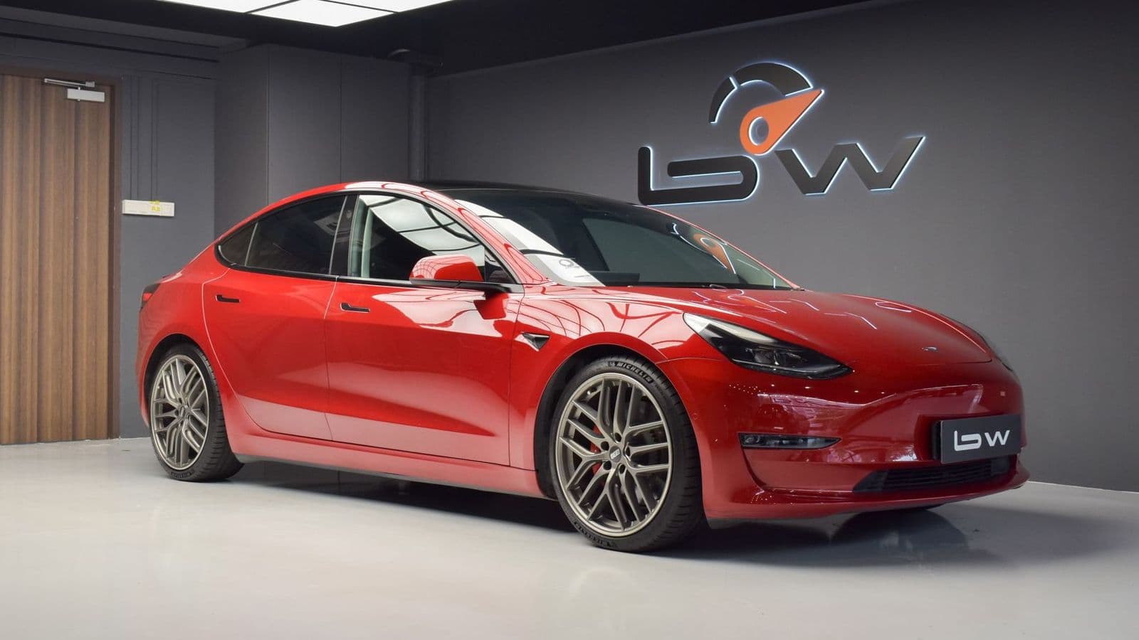 Tesla Model 3 photo 1