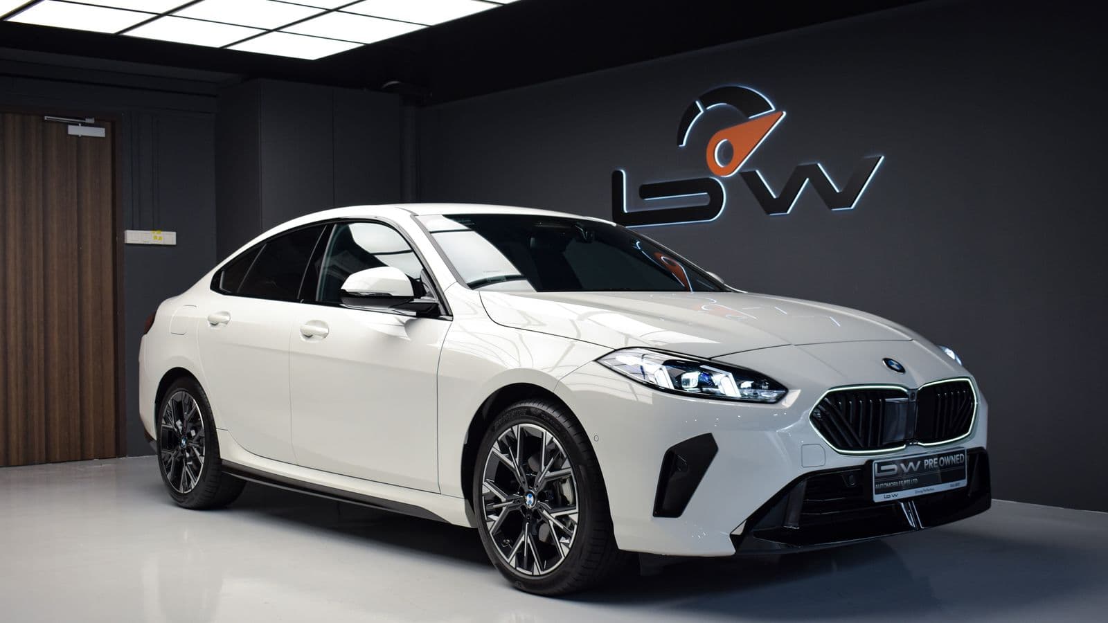 BMW 2 Series photo 1