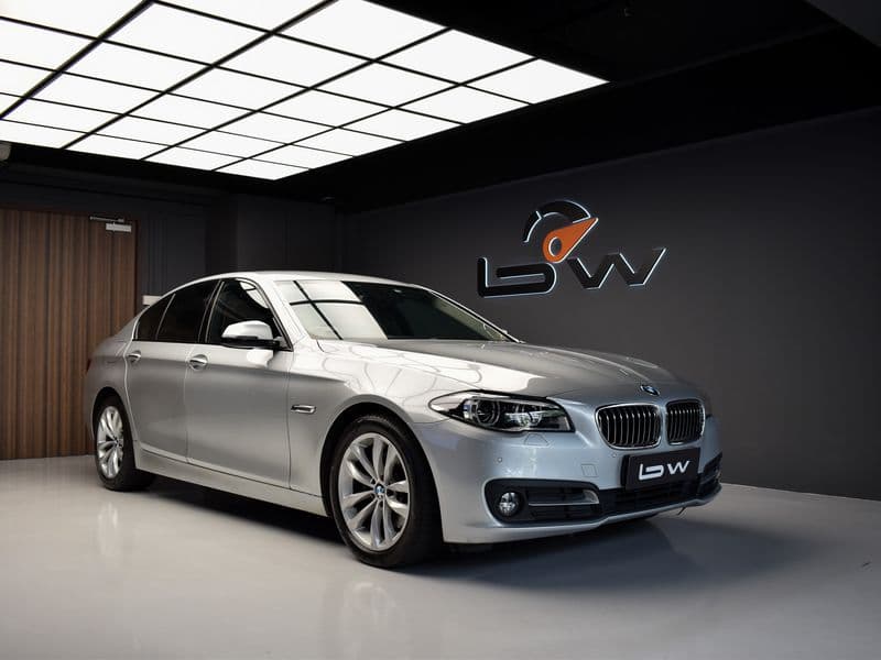 BMW 5 Series photo 1