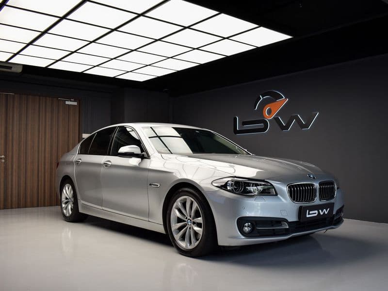 BMW 5 Series photo 1